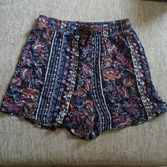 NWT Boohoo High Waist Boho Print Flowy Shorts US 12/UK 16 - Picture 2 of 6